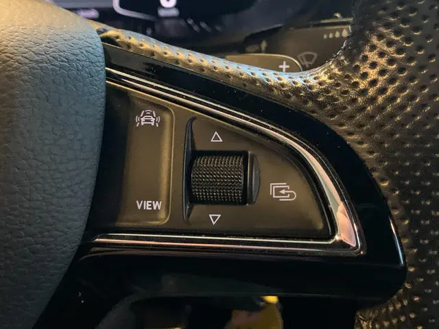 Škoda Kamiq 1.0 TSI Sport Business 2020 Benzine 17