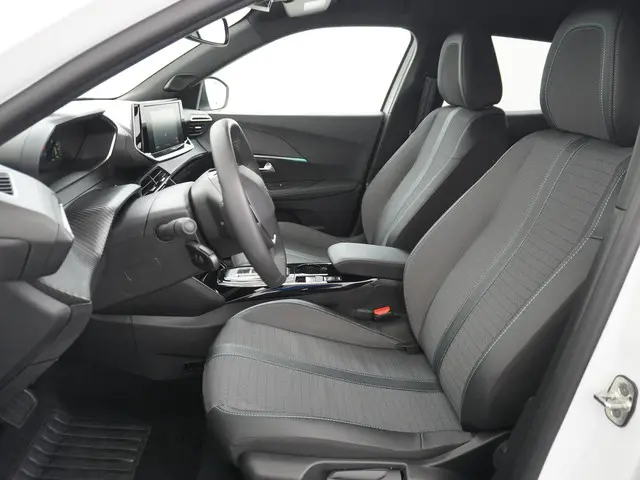 Peugeot e-2008 EV Allure 50 kWh 2023 Elektrisch 17