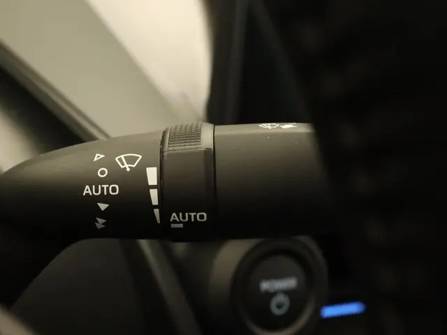 Toyota Prius 2.0 Plug-in Executive 2024 Hybride Benzine 35