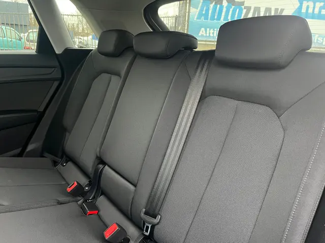 Audi Q3 45 TFSI e edition Plug-in 2024 Hybride Benzine 10