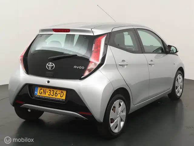 Toyota Aygo 1.0 VVT-i x-play 2015 Benzine 5