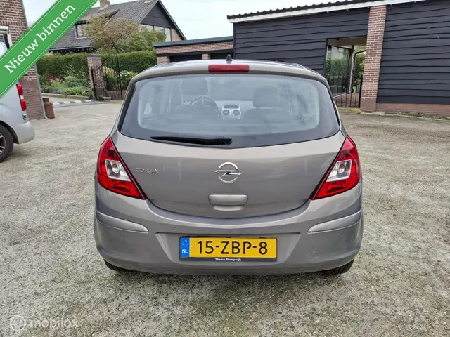 Opel Corsa 1.4-16V Cosmo 5drs/Airco/Nap-km 2012 Benzine 4