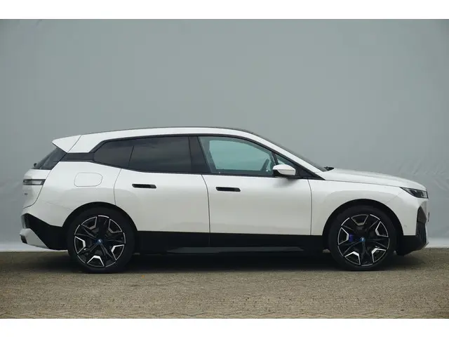 BMW iX xDrive50 2021 Elektrisch 3