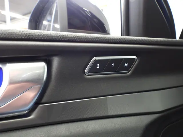 Lynk & Co 01 1.5 PHEV BlackLine 2023 Hybride Benzine 31