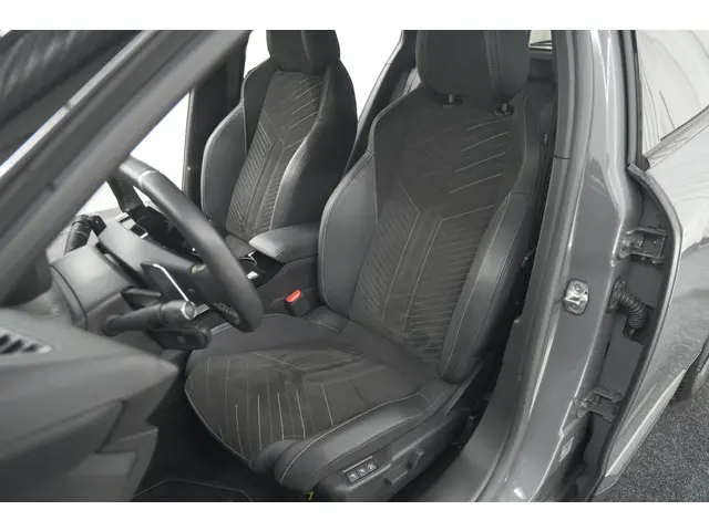 Peugeot 2008 PureTech 130 EAT8 GT 2024 Benzine 36