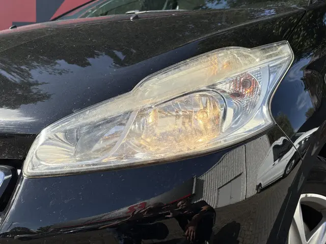 Peugeot 208 1.2 VTi Blue Lease 2012 Benzine 2