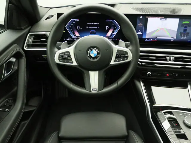 BMW 2 Serie 220i Coupé 2024 Benzine 26