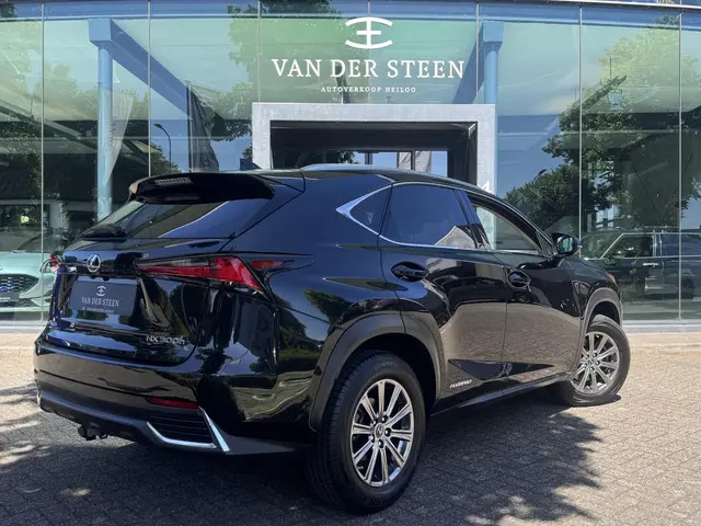 Lexus NX 300h Edition 30 2021 Hybride Benzine 2