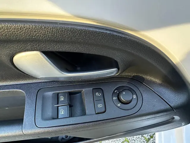 Volkswagen up! 1.0 BMT move up! 2018 Benzine 12