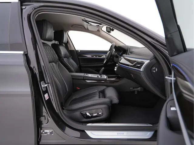 BMW 7 Serie 745e High Executive 2022 Hybride Benzine 11