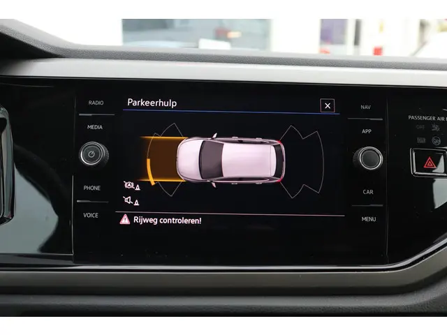 Volkswagen Polo 1.0 TSI COMFORTLINE 2021 Benzine 8