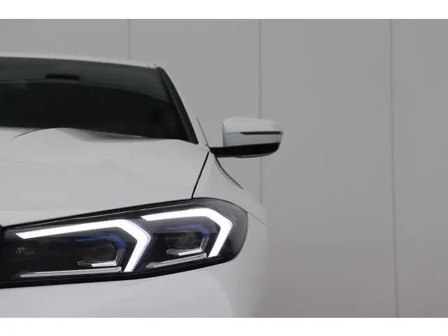 BMW 3 Serie 330e 2024 Hybride Benzine 3