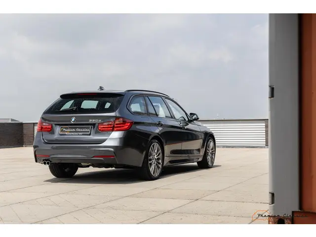 BMW 3 Serie Touring 330d High Executive 2012 Diesel 28