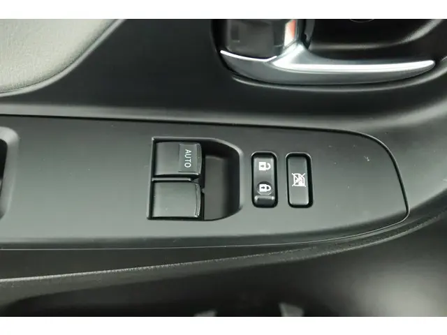Toyota Yaris 1.5 Hybrid Energy 2018 Hybride Benzine 29