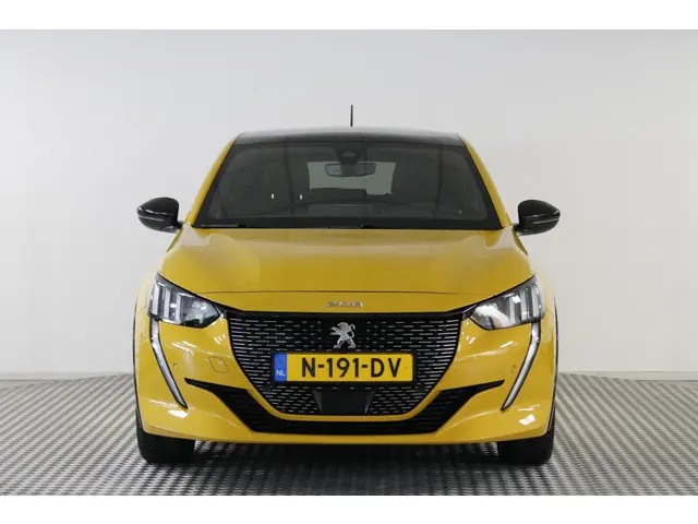 Peugeot 208 1.2 PureTech GT Pack 130 PK. 2021 Benzine 29