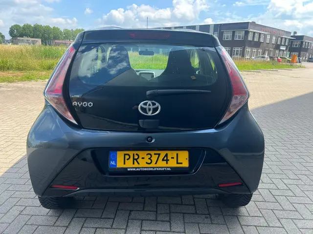 Toyota Aygo 1.0 VVT-i x-play 2017 Benzine 6