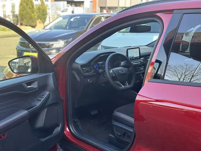 Ford Kuga 2.5 PHEV ST-Line 2024 Hybride Benzine 15