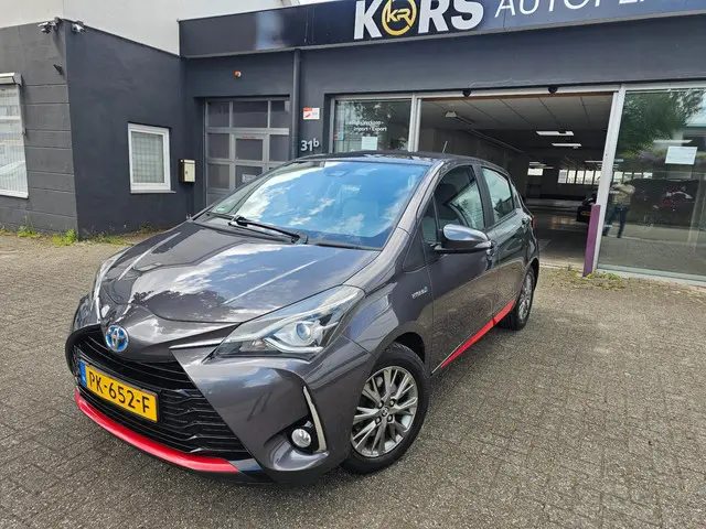 Toyota Yaris 1.5 Hybrid Design Red 2017 Hybride Benzine 4