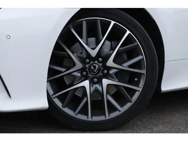 Lexus RC 300h F SPORT Line 2018 Hybride Benzine 3