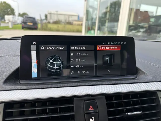 BMW 1 Serie 118i High Executive 2019 Benzine 32