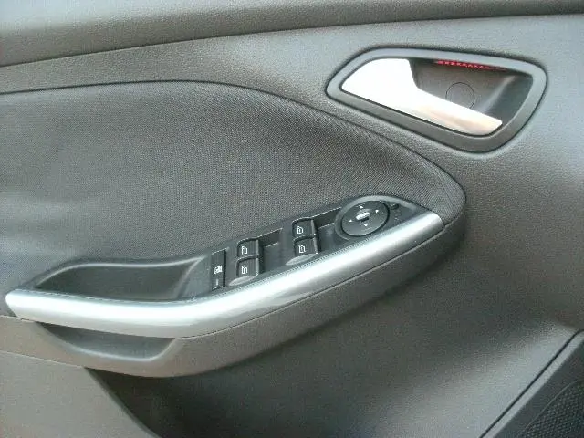 Ford Focus 1.0 EcoBoost Titanium / Airco / Navi 2012 Benzine 9