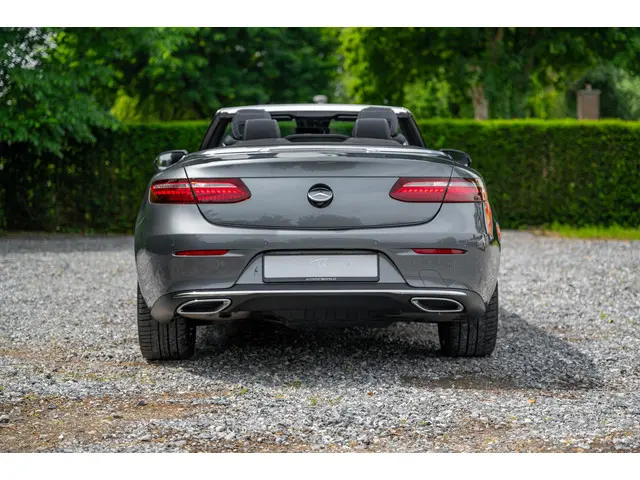 Mercedes-Benz E-Klasse Cabrio 200e 4MATIC 2021 Benzine 33
