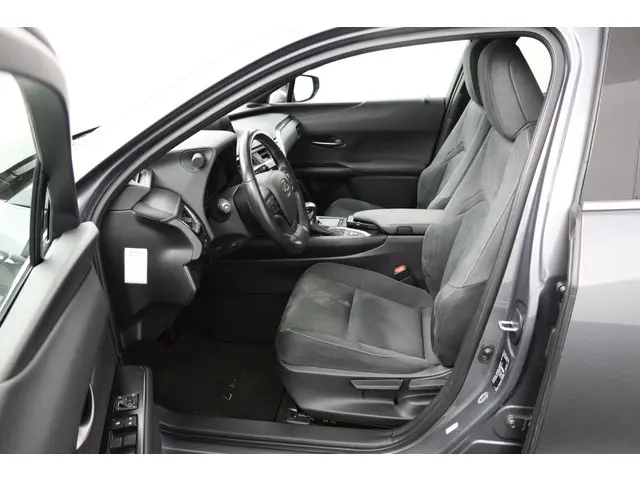 Lexus UX 250h Preference Line 2021 Hybride Benzine 17