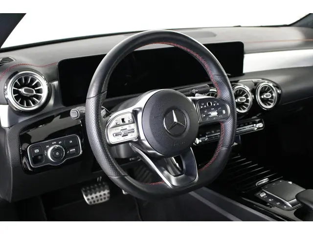 Mercedes-Benz CLA 3