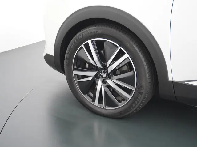 Peugeot 3008 1.6 HYbrid4 300 GT 2022 Hybride Benzine 12