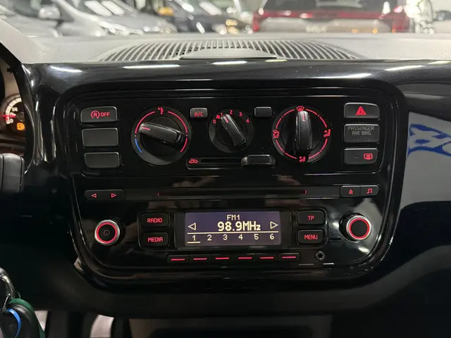 Volkswagen up! 1.0 move up! BlueMotion // Airco 2016 Benzine 7