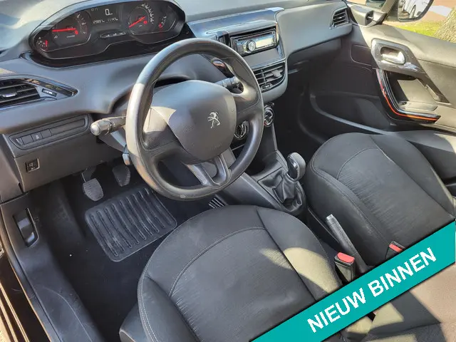 Peugeot 208 1.2 VTi Allure 2013 Benzine 12