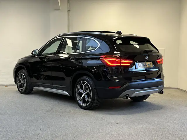 BMW X1 xDrive20i High Executive 2018 Benzine 11