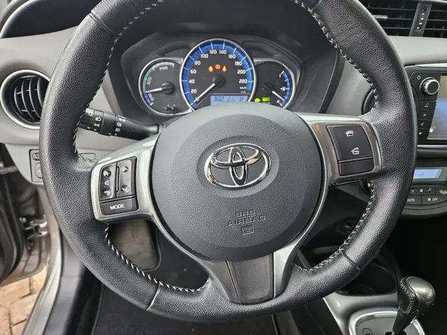 Toyota Yaris 1.5 Hybrid Dynamic 2015 Hybride Benzine 17