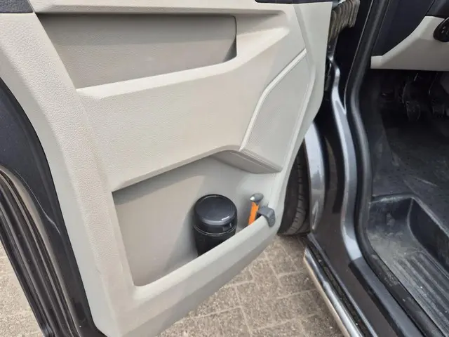 Volkswagen Transporter 2.0 TDI L2H1 2017 Diesel 12