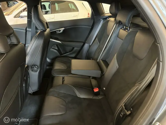 Volvo V40 2.0 T2 R-Design 2019 Benzine 29