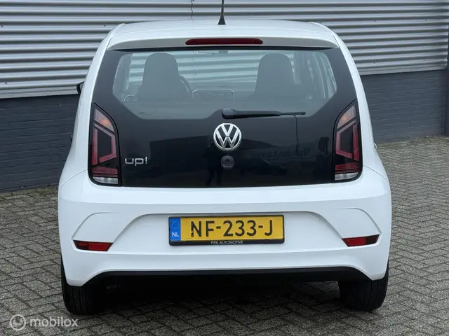 Volkswagen up! 1.0 BMT move up! AIRCO 2017 Benzine 8