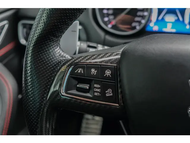 Maserati Levante Gransport 3.0 V6 D 275pk 2019 Diesel 28