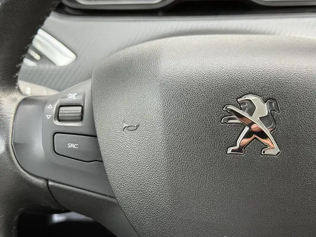 Peugeot 2008 1.2 PureTech Signature 2019 Benzine 21