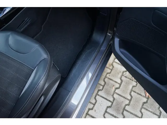 Peugeot 2008 1.2 PureTech Allure 2016 Benzine 35