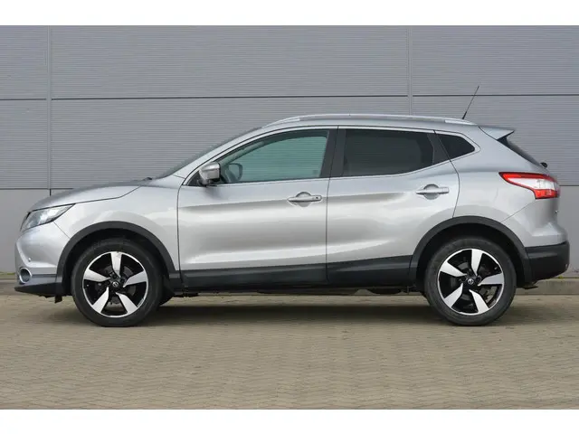 Nissan QASHQAI 1.2 Connect Edition 2015 Benzine 32