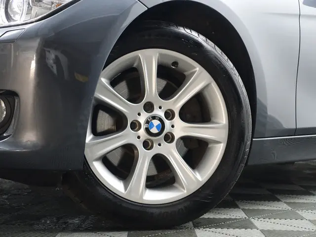 BMW 3 Serie 328i High Executive Aut- 2013 Benzine 28