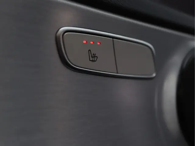 Mercedes-Benz C-Klasse 180 AMG-line 2019 Benzine 35