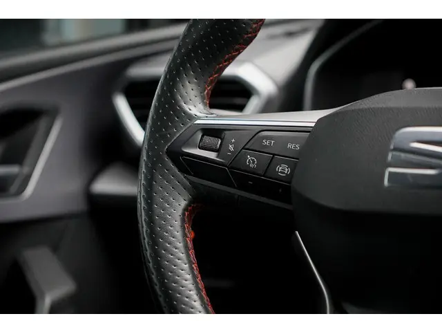 SEAT Leon Sportstourer 1.5 eTSI FR 2021 Benzine 42