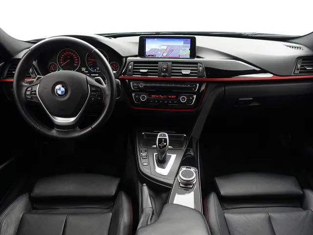 BMW 3 Serie F30 328i M Performance Aut- 2013 Benzine 10