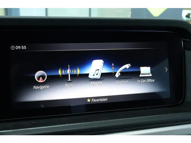 Mercedes-Benz G-Klasse 500 2023 Benzine 35