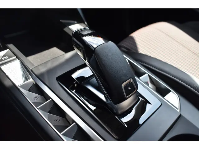DS DS 3 PureTech 130 EAT8 Performance Line 2024 Benzine 23
