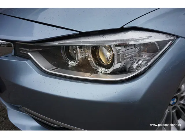 BMW 3 Serie 320i 2012 Benzine 23