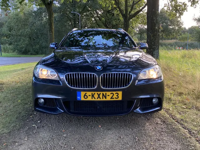 BMW 5 Serie Touring 520i 2013 Benzine 3