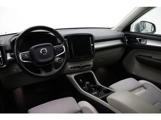 Volvo XC40 3