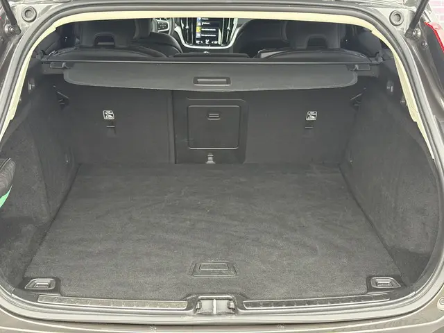 Volvo V60 2.0 B3 Momentum Business 2022 Benzine 13